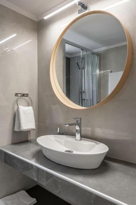 Alimos Sun-Filled Apartment Athens Exterior photo